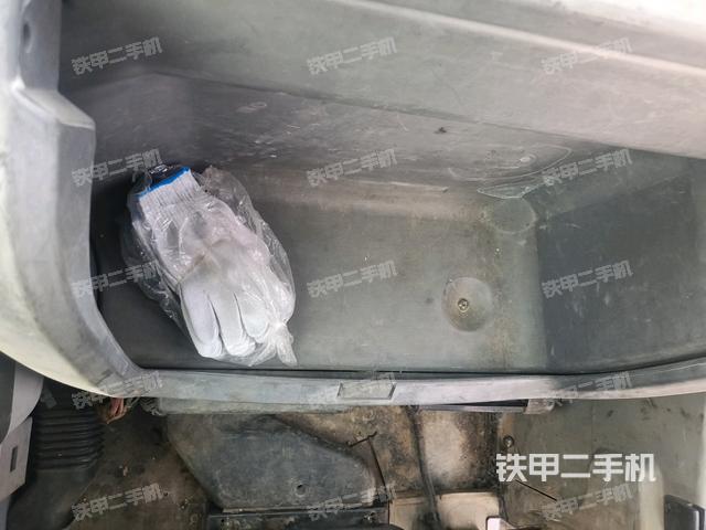 駕駛室左前45度(駕駛室部分) 駕駛室左前45度(駕駛室部分)