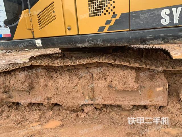 單側(cè)履帶整體(整機(jī)外觀) 單側(cè)履帶整體(整機(jī)外觀)