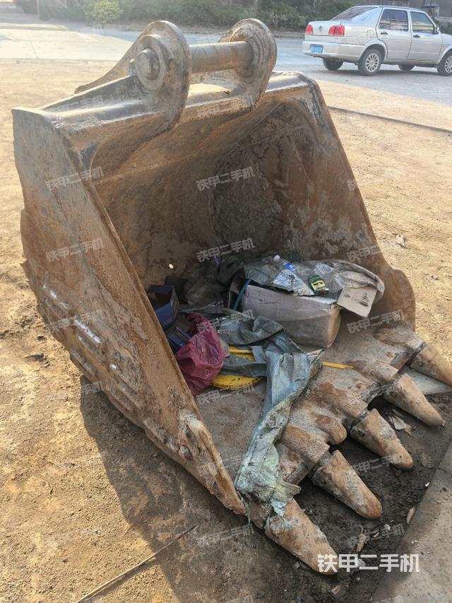 铲斗右后整体（工作和回转装置）