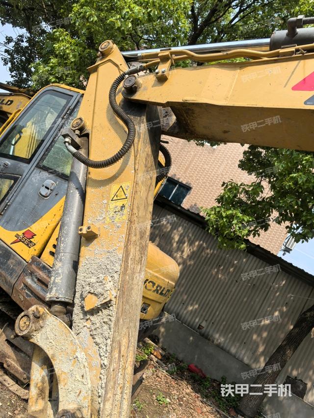 小臂整体右前(工作和回转装置) 小臂整体右前(工作和回转装置)