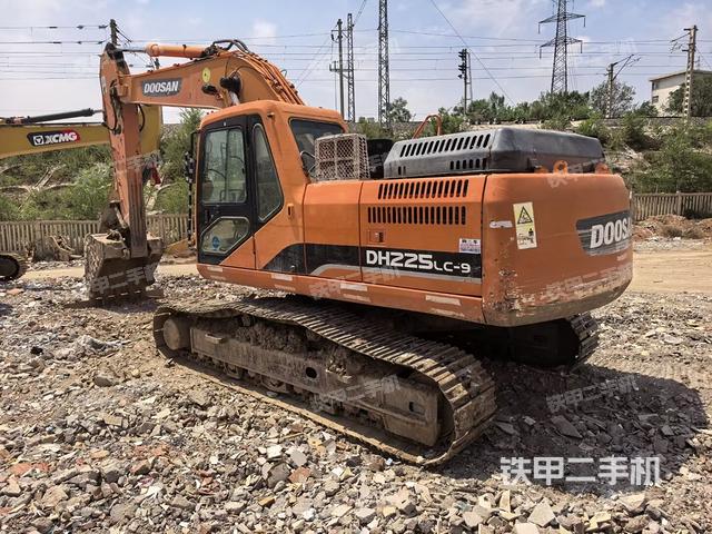 整机右后45°(整机外观) 整机右后45°(整机外观)