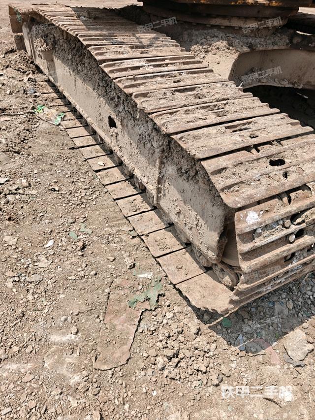 单侧履带整体(整机外观) 单侧履带整体(整机外观)