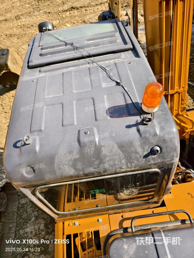 駕駛室頂部(整機(jī)外觀(guān)) 駕駛室頂部(整機(jī)外觀(guān))