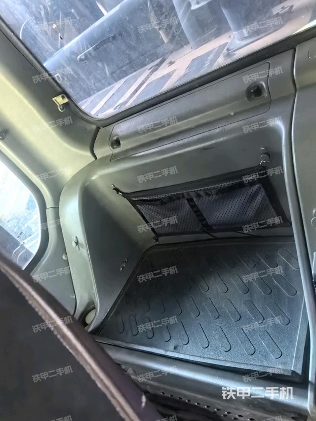 座椅后部（驾驶室部分）