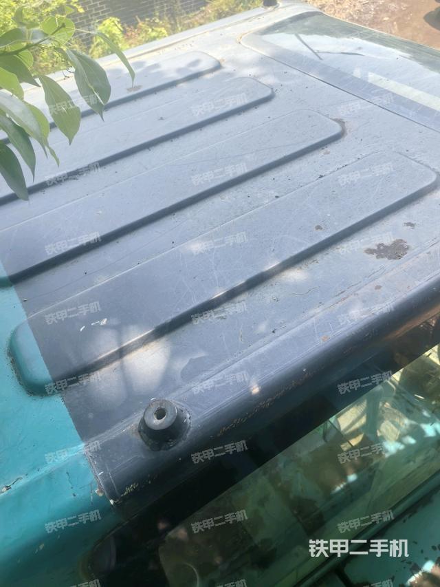 駕駛室頂部(整機外觀) 駕駛室頂部(整機外觀)