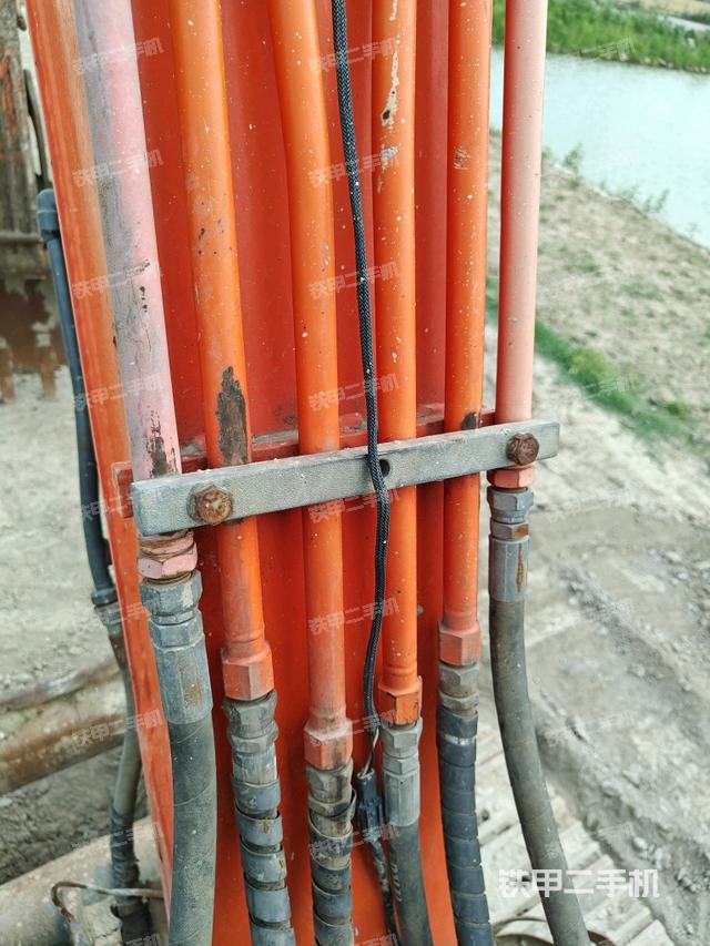 轉(zhuǎn)盤和下車架正前（工作和回轉(zhuǎn)裝置）