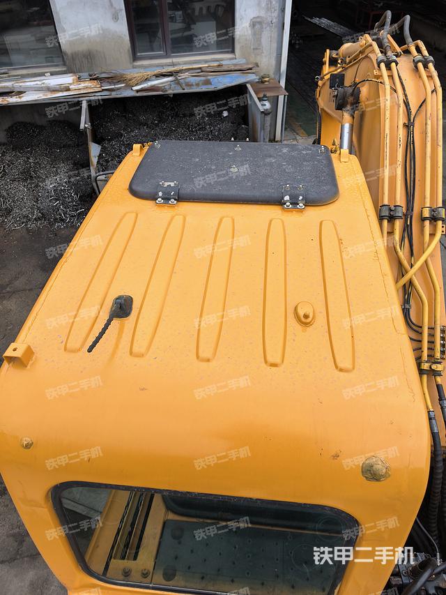 驾驶室顶部（整机外观）