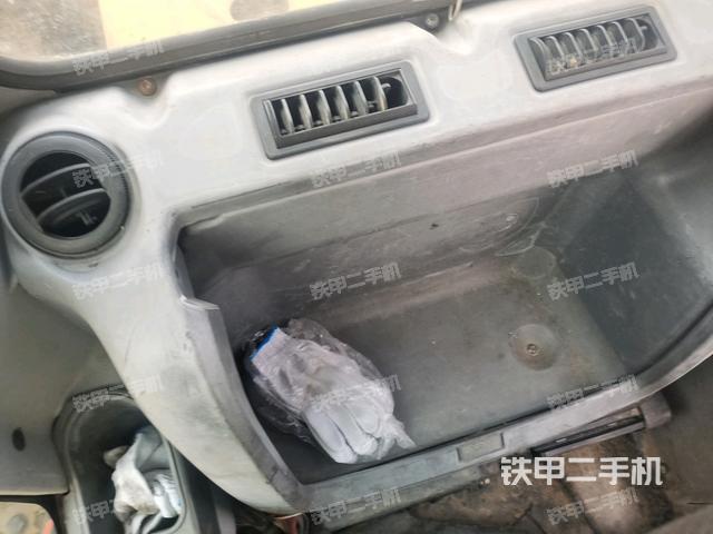 左后方玻璃角標(biāo)(駕駛室部分) 左后方玻璃角標(biāo)(駕駛室部分)
