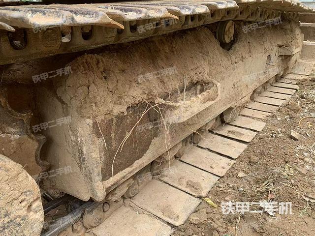 單側(cè)履帶整體(整機(jī)外觀(guān)) 單側(cè)履帶整體(整機(jī)外觀(guān))