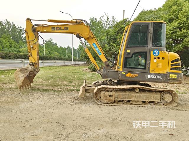 山東臨工E660FL挖掘機(jī)