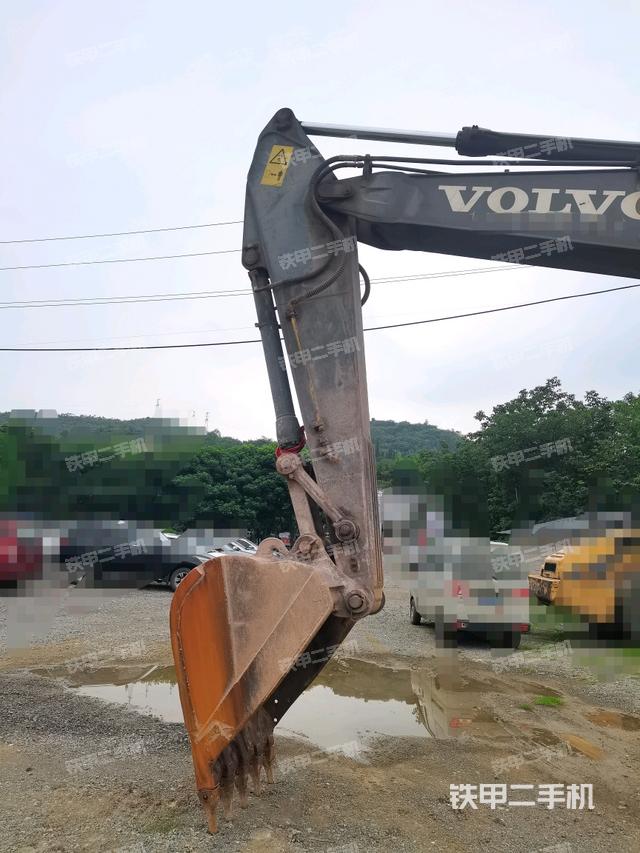 小臂整体左后(工作和回转装置) 小臂整体左后(工作和回转装置)