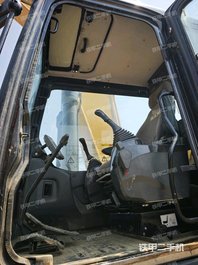 驾驶室整体（整机外观）