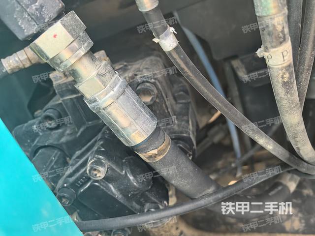 液壓泵艙室正面整體(整機(jī)外觀) 液壓泵艙室正面整體(整機(jī)外觀)