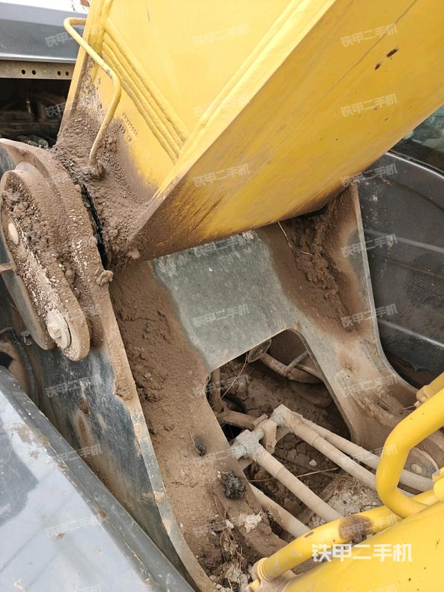 大臂根部 斜视(工作和回转装置) 大臂根部 斜视(工作和回转装置)