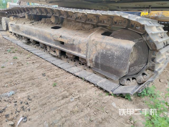 单侧履带整体(整机外观) 单侧履带整体(整机外观)