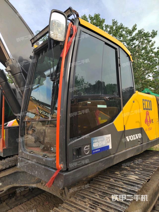 驾驶室整体(整机外观) 驾驶室整体(整机外观)