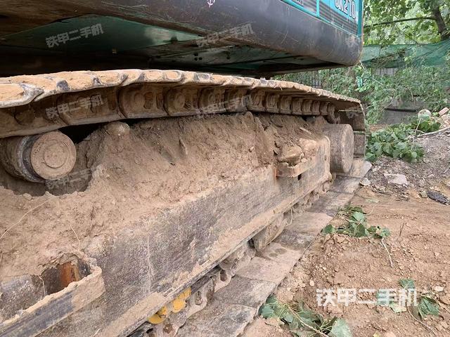 單側(cè)履帶整體(整機(jī)外觀) 單側(cè)履帶整體(整機(jī)外觀)