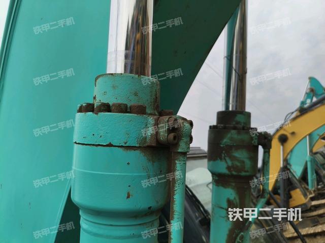 大臂油缸整體?豎拍(工作和回轉(zhuǎn)裝置) 大臂油缸整體?豎拍(工作和回轉(zhuǎn)裝置)