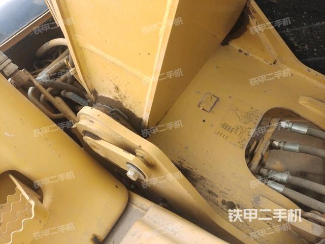 大臂背部俯視(工作和回轉(zhuǎn)裝置) 大臂背部俯視(工作和回轉(zhuǎn)裝置)