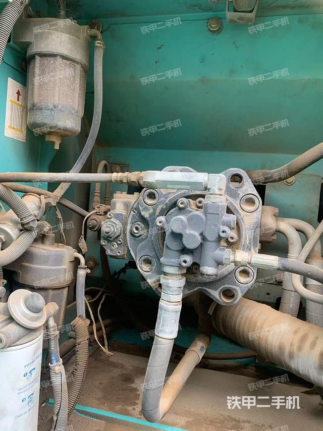 液壓泵艙室正面整體(整機(jī)外觀) 液壓泵艙室正面整體(整機(jī)外觀)