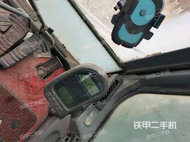 显示屏 (驾驶室部分) 显示屏 (驾驶室部分)
