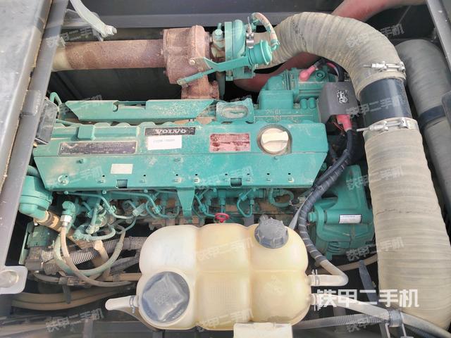 发动机整体俯视(整机外观) 发动机整体俯视(整机外观)