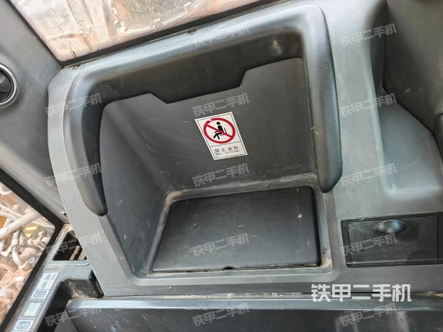 座椅后部(駕駛室部分) 座椅后部(駕駛室部分)