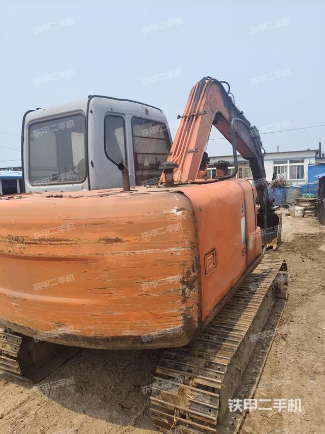 液压泵舱室正面整体（整机外观）