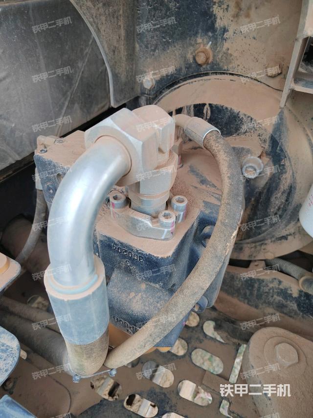 液壓泵艙室正面整體(整機外觀) 液壓泵艙室正面整體(整機外觀)