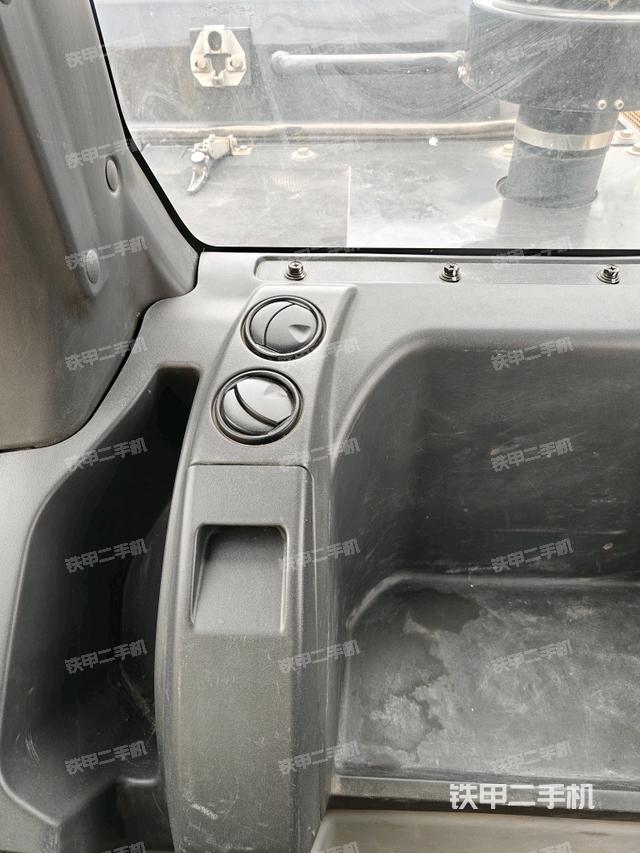 后窗玻璃角标(驾驶室部分) 后窗玻璃角标(驾驶室部分)