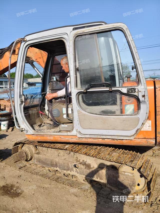 回转马达和主控阀（整机外观）