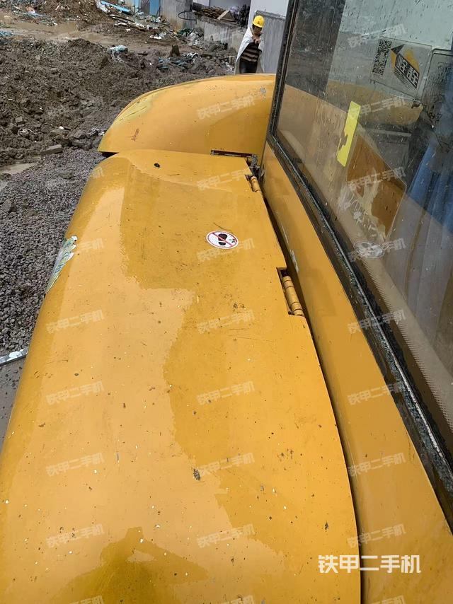 回轉(zhuǎn)馬達(dá)和主控閥(整機(jī)外觀) 回轉(zhuǎn)馬達(dá)和主控閥(整機(jī)外觀)