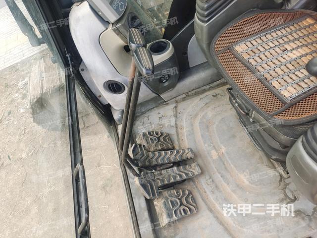 座椅右側(cè)控制臺/鑰匙門/油門/含右手柄(駕駛室部分) 座椅右側(cè)控制臺/鑰匙門/油門/含右手柄(駕駛室部分)