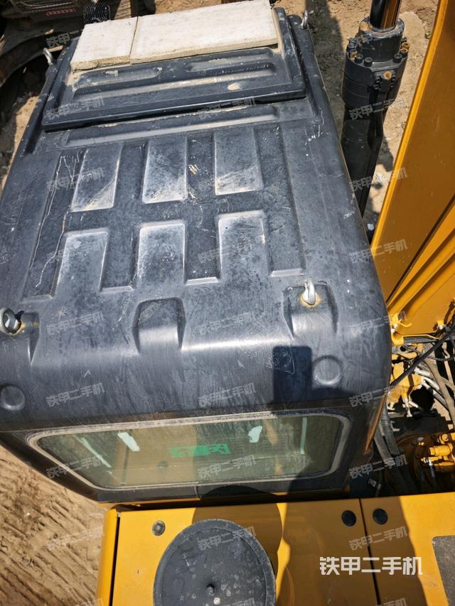 驾驶室顶部（整机外观）