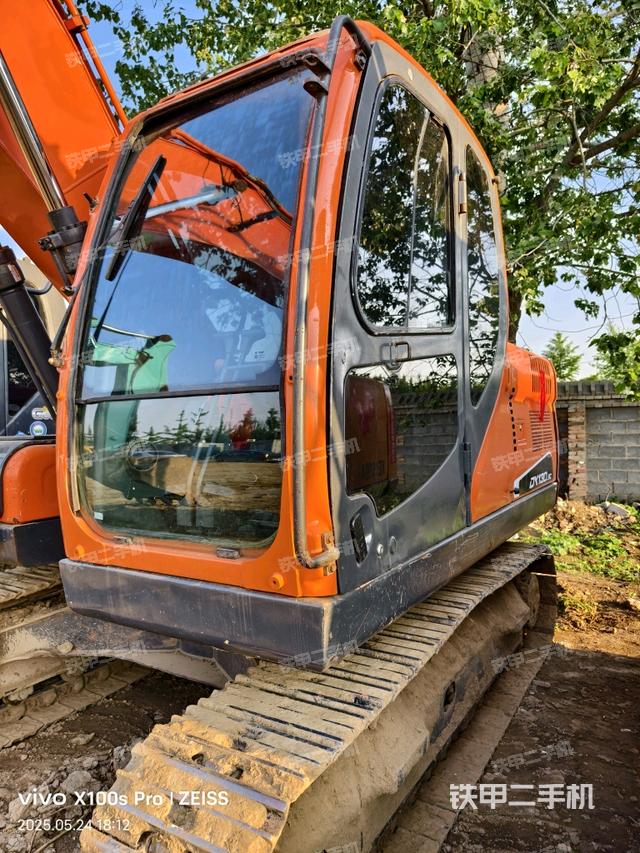 驾驶室整体(整机外观) 驾驶室整体(整机外观)