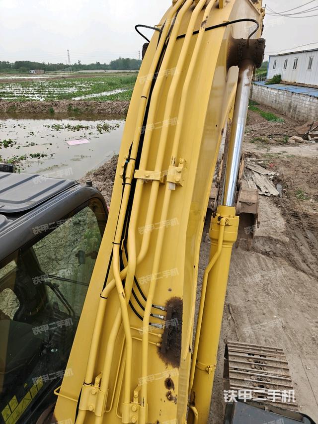 大臂背部俯视(工作和回转装置) 大臂背部俯视(工作和回转装置)