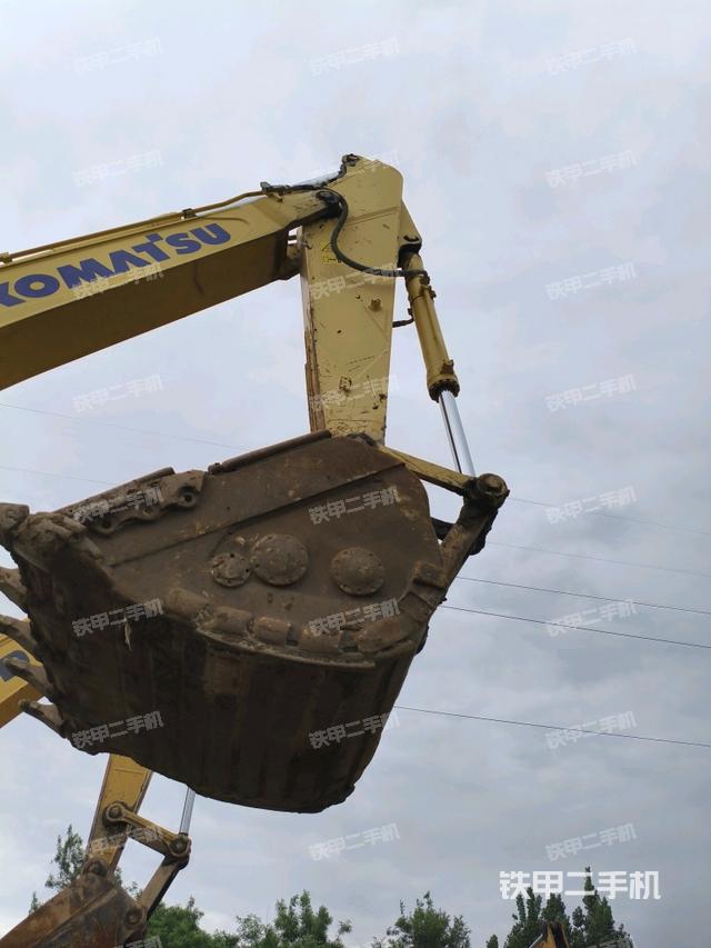 小臂整体左后(工作和回转装置) 小臂整体左后(工作和回转装置)