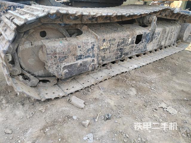 单侧履带整体(整机外观) 单侧履带整体(整机外观)