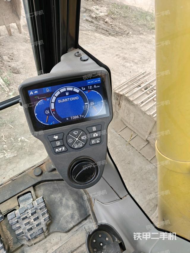 显示屏 (驾驶室部分) 显示屏 (驾驶室部分)