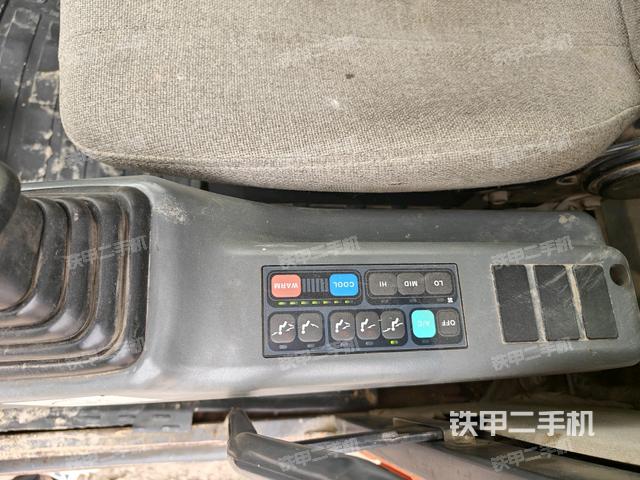 座椅右側(cè)控制臺/鑰匙門/油門/含右手柄（駕駛室部分）