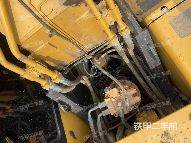 大臂背部俯視(工作和回轉(zhuǎn)裝置) 大臂背部俯視(工作和回轉(zhuǎn)裝置)