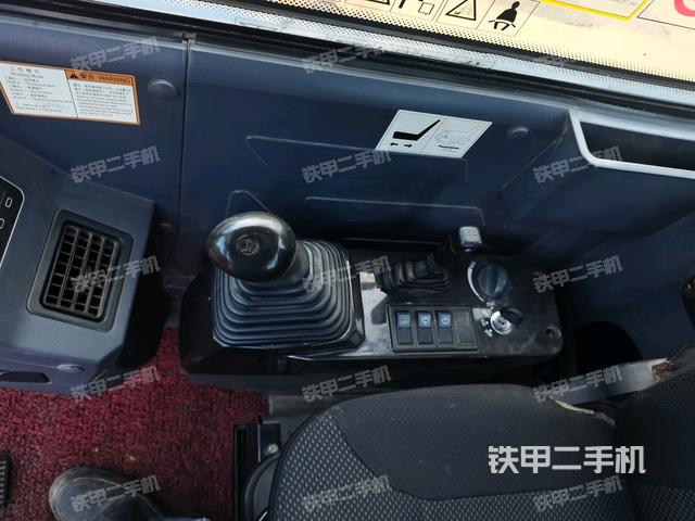 座椅左侧控制台/音响/含左手柄（驾驶室部分）