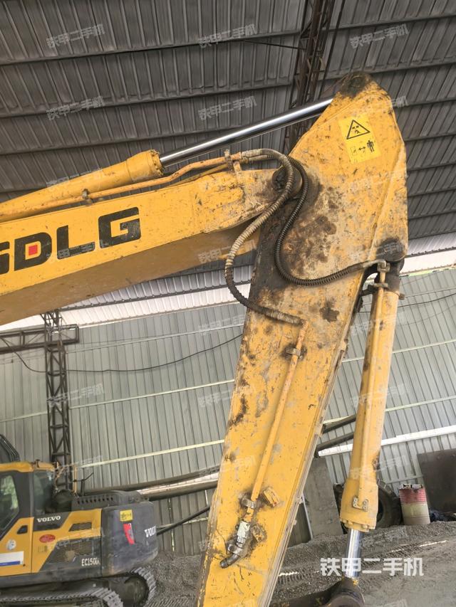 小臂整体右前（工作和回转装置）