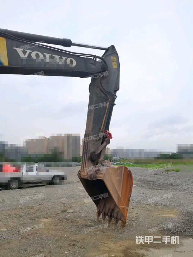 小臂整体右前(工作和回转装置) 小臂整体右前(工作和回转装置)