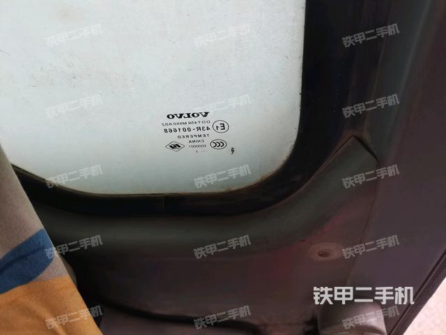 左后方玻璃角标(驾驶室部分) 左后方玻璃角标(驾驶室部分)