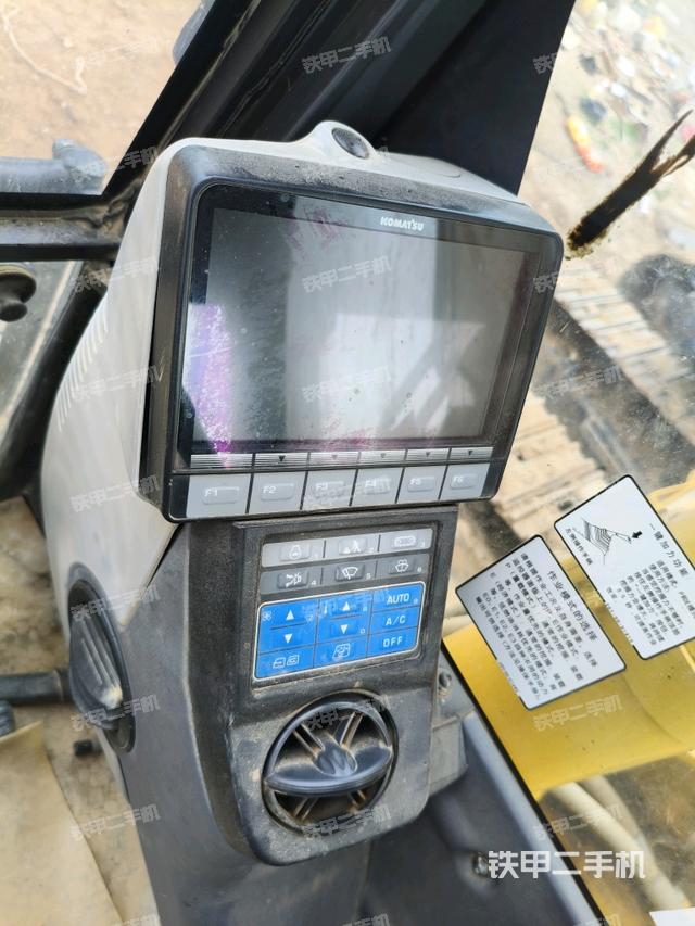 显示屏 (驾驶室部分) 显示屏 (驾驶室部分)