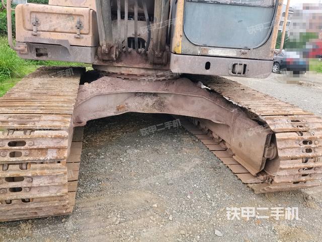 转盘和下车架正前(工作和回转装置) 转盘和下车架正前(工作和回转装置)