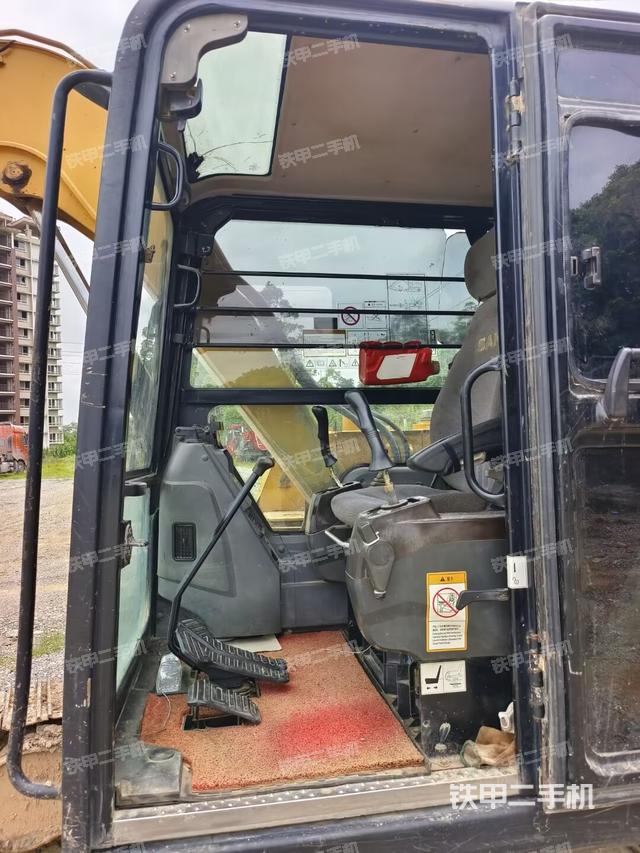 驾驶室整体(整机外观) 驾驶室整体(整机外观)