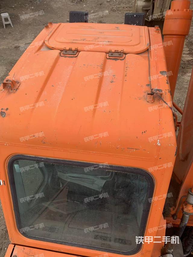 駕駛室頂部（整機外觀）