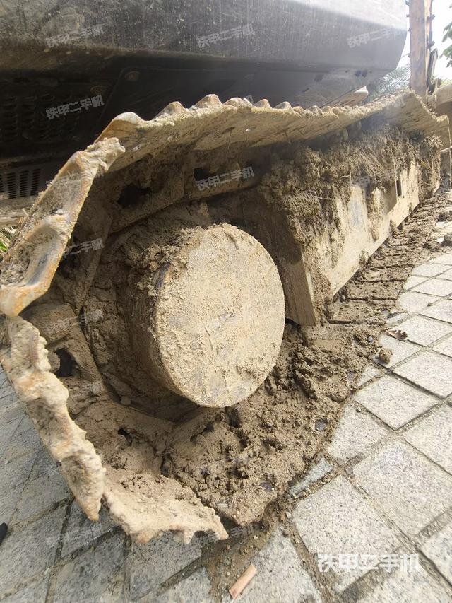 單側(cè)履帶整體(整機(jī)外觀) 單側(cè)履帶整體(整機(jī)外觀)